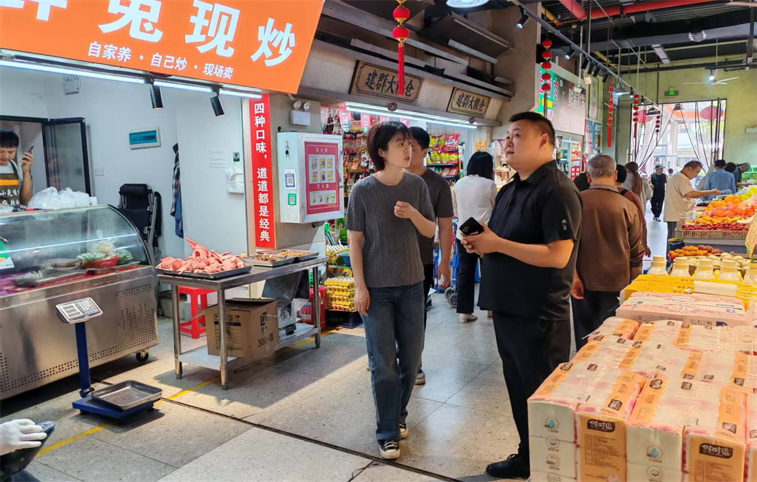 5月28日,汉江资产纪委深入立业市集开展一线走访监督.jpg 5月28日,汉江资产纪委深入立业市集开展一线走访监督.jpg