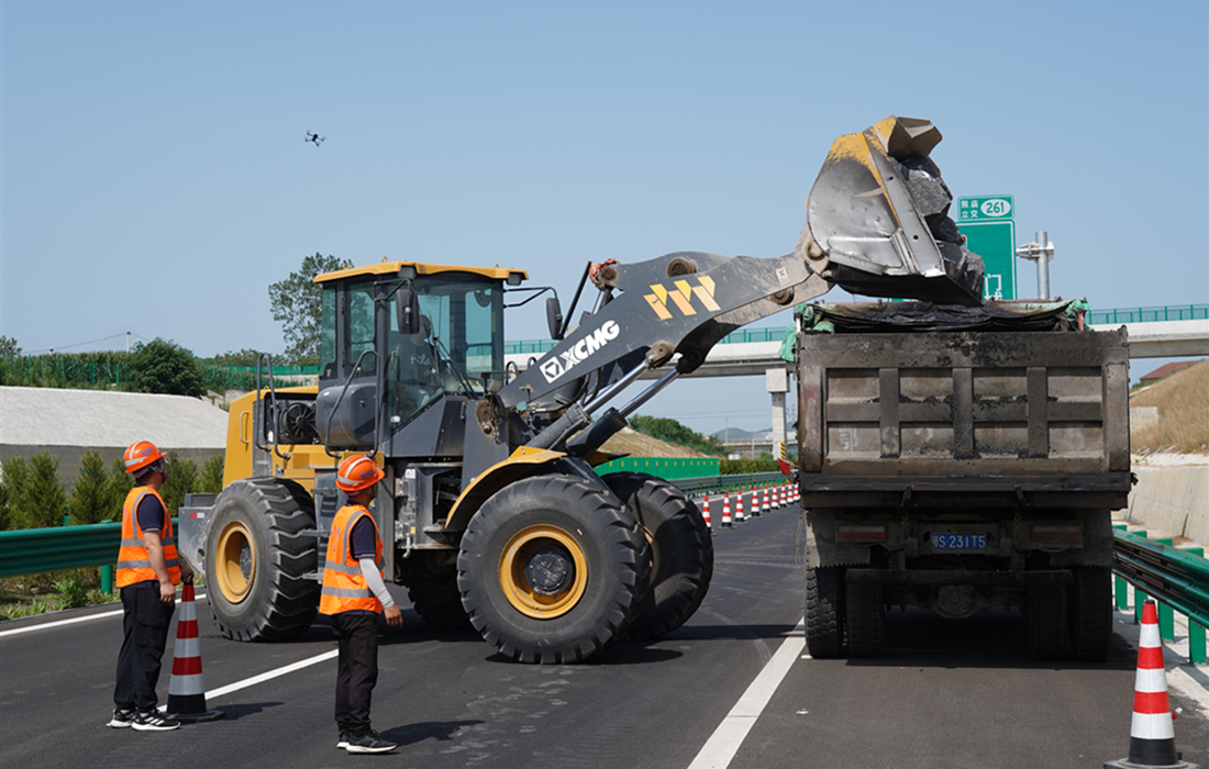 道路清障照片.jpg 道路清障照片.jpg