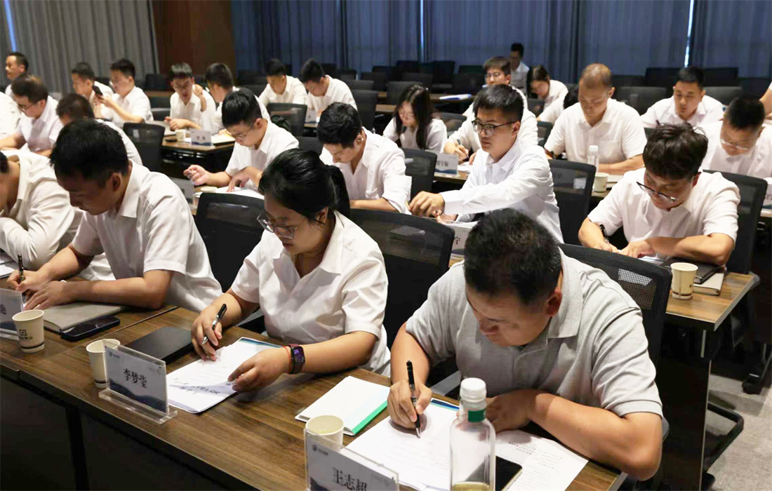 新员工签署《员工廉洁从业承诺书》照片.jpg